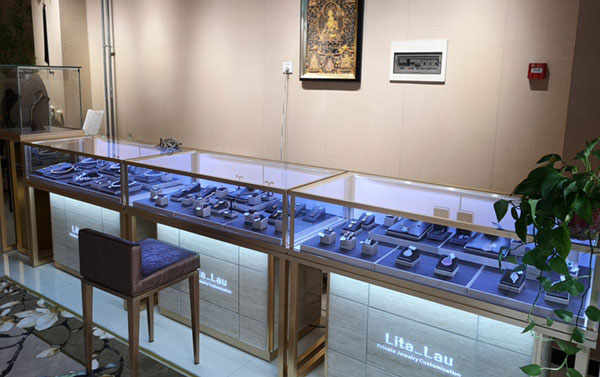 珠寶展示柜設(shè)計(jì)必要的理念少不了